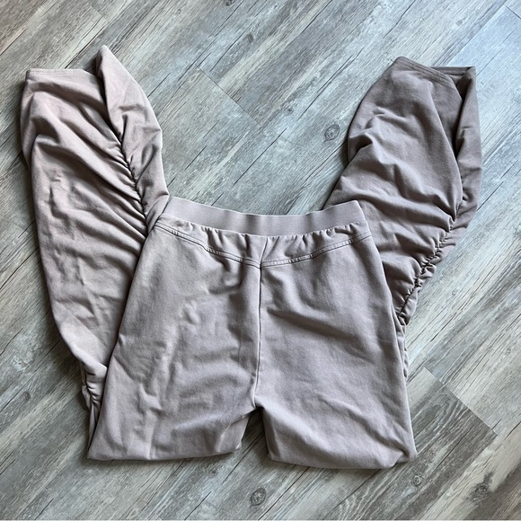 Alo Yoga Ruched Soft Sculpt Pant - Taupe - Picture 5 of 5